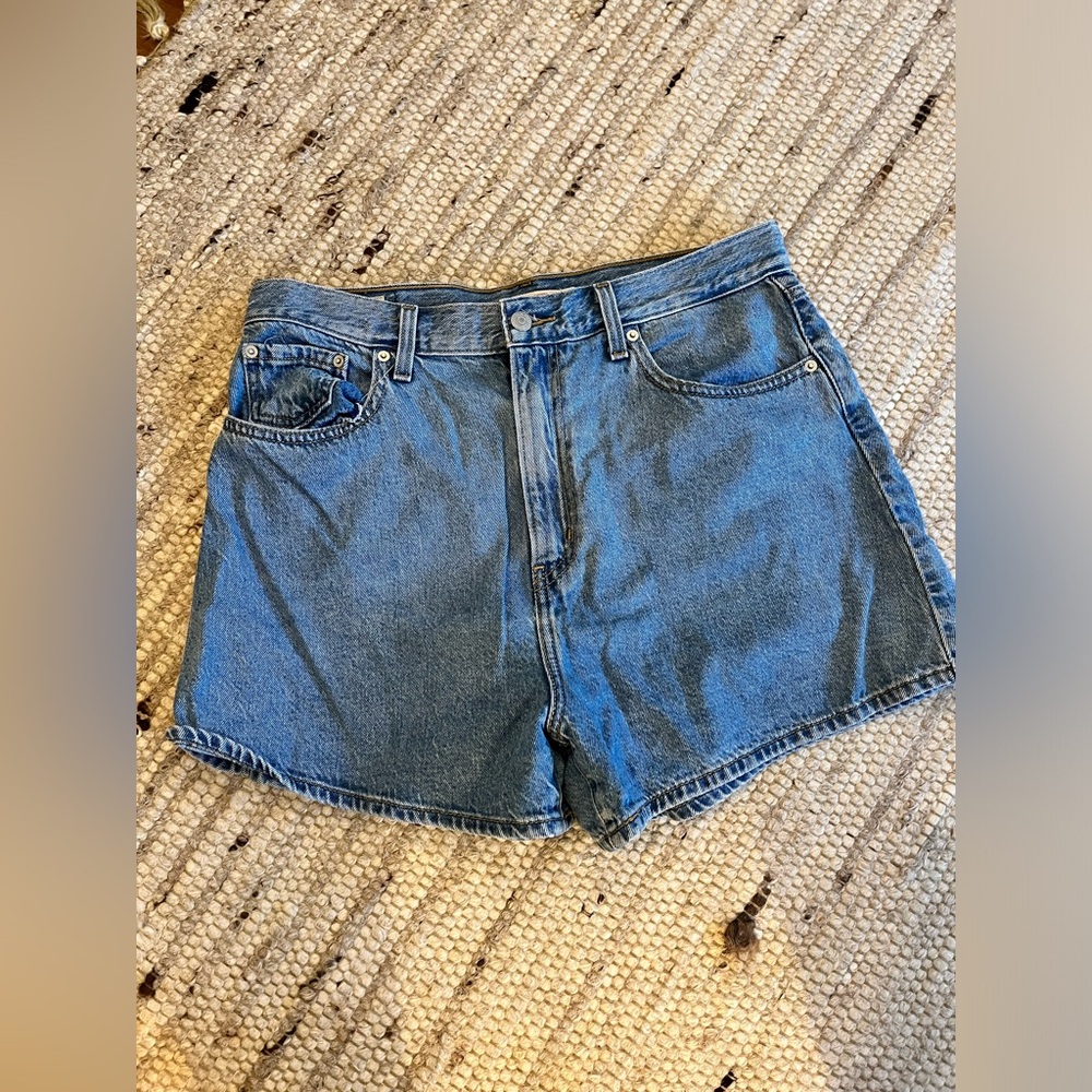 Levi’s high loose denim shorts size 31